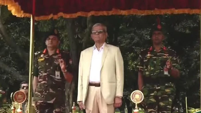 বঙ্গভবনে প্রথম অফিস, গার্ড অব অনারে বরণ নবনির্বাচিত রাষ্ট্রপতি মির্জা ফখরুলকে
